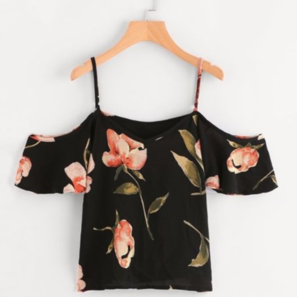 Boutique Tops - New Cold Shoulder Boho Summer Floral crop top